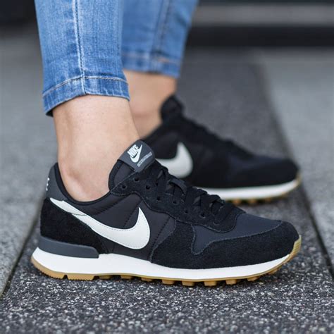 nike internationalist schwarz wildleder schwarze sohle|Damen Internationalist Schuhe (1) .